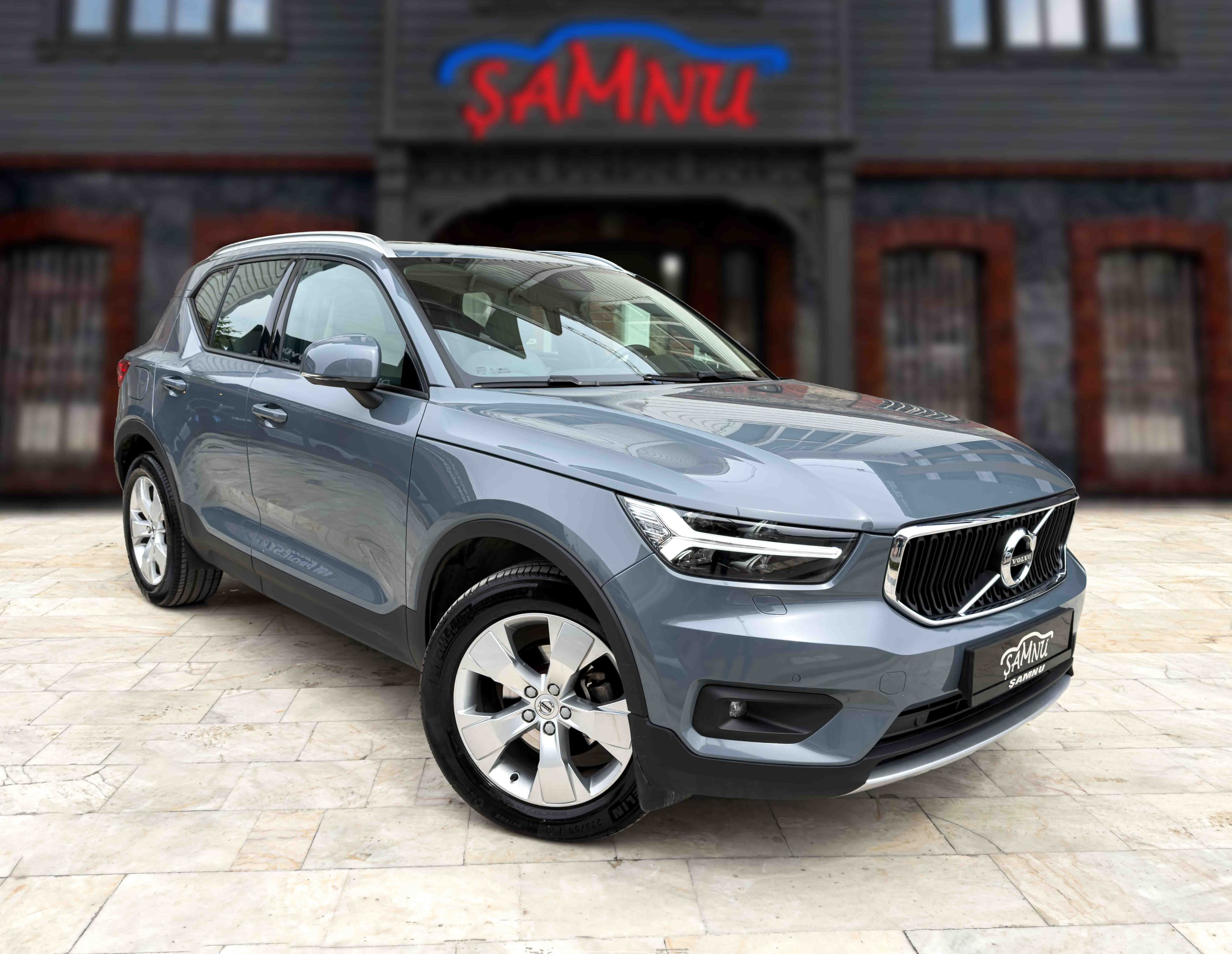 2020 VOLVO XC40